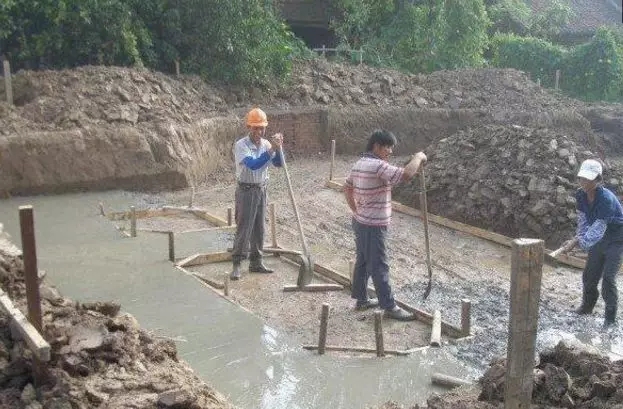 分享：網友自建二層小別墅，3個半圓外飄陽臺的特殊造型成亮點！